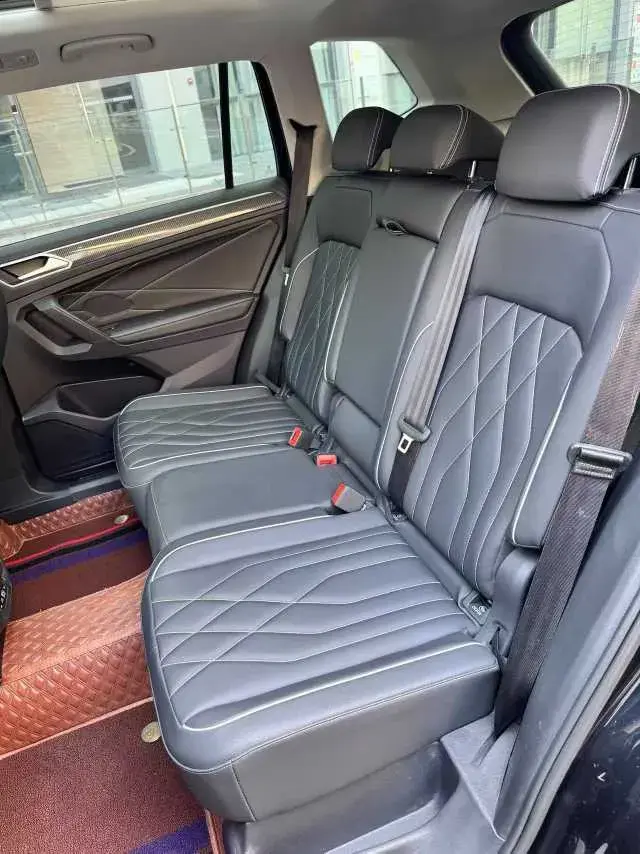 2024 VOLKSWAGEN TIGUAN thumbnail 3