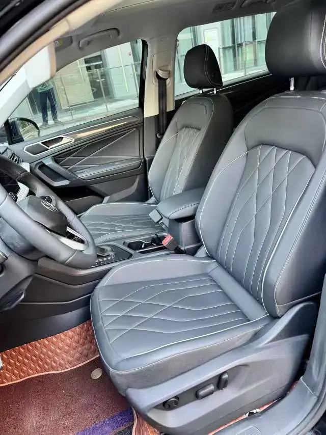 2024 VOLKSWAGEN TIGUAN thumbnail 4