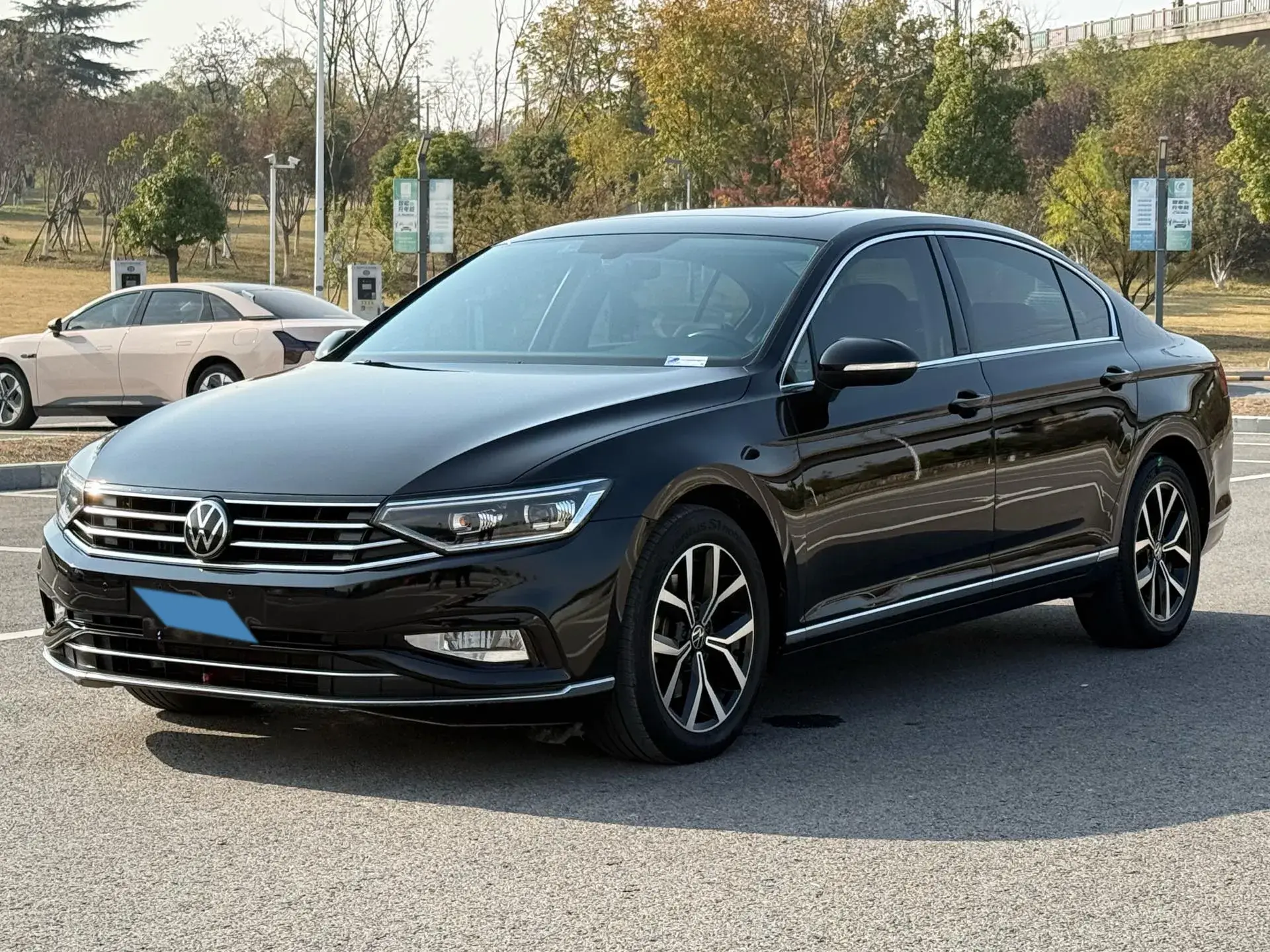 2020 VOLKSWAGEN MAGOTAN view 1