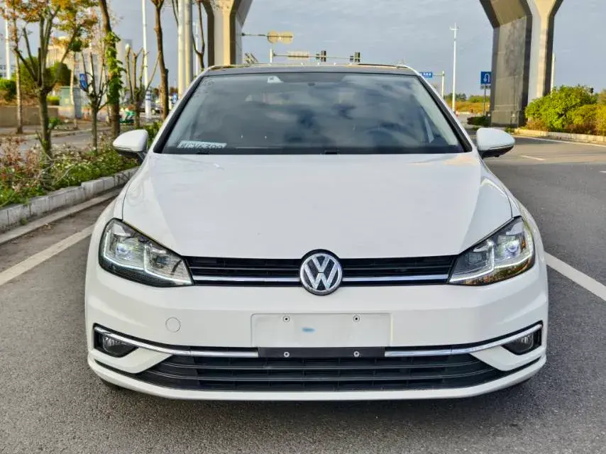 2018 VOLKSWAGEN GOLF view 1