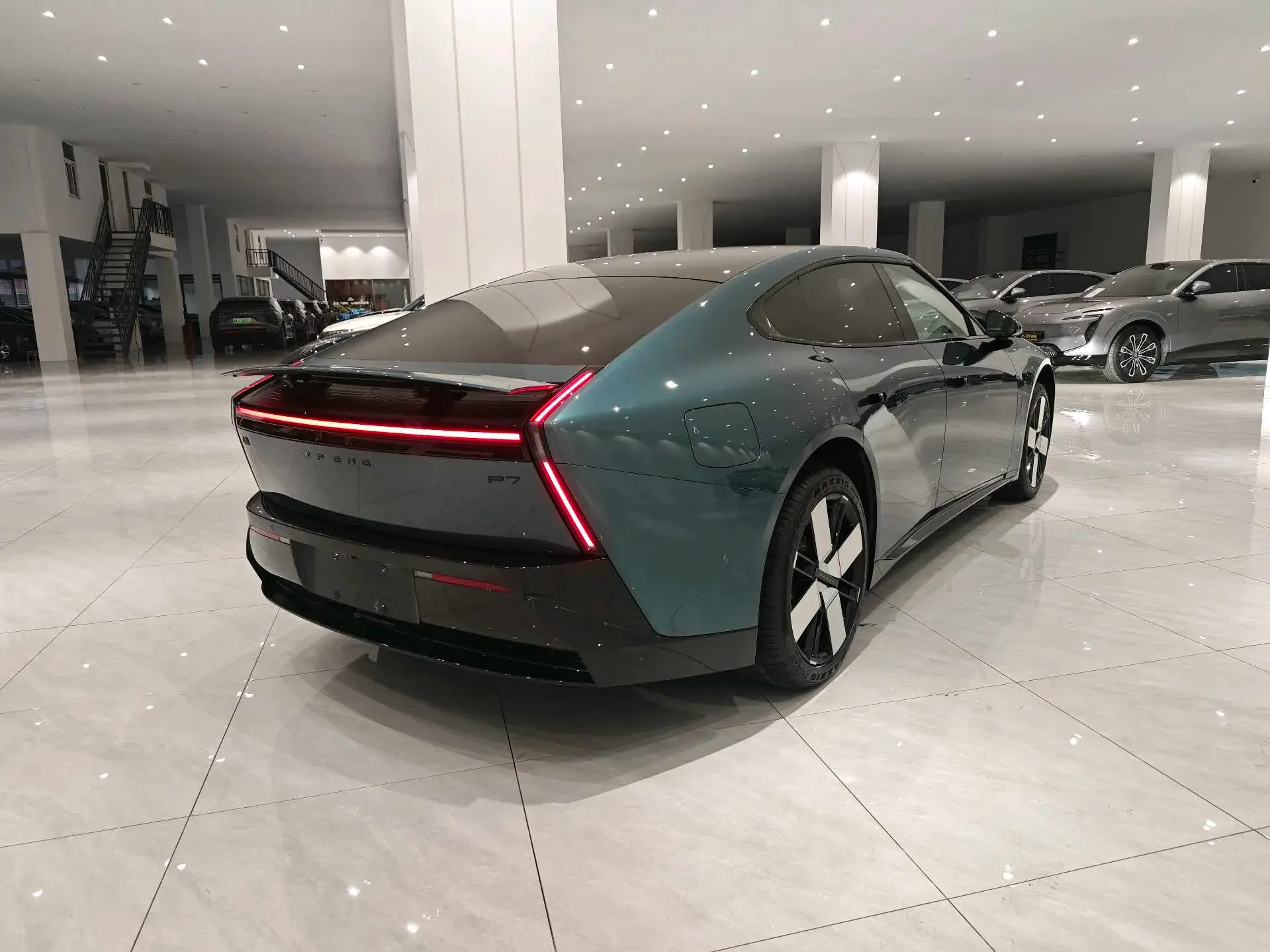 2025 XPENG P7 thumbnail 4
