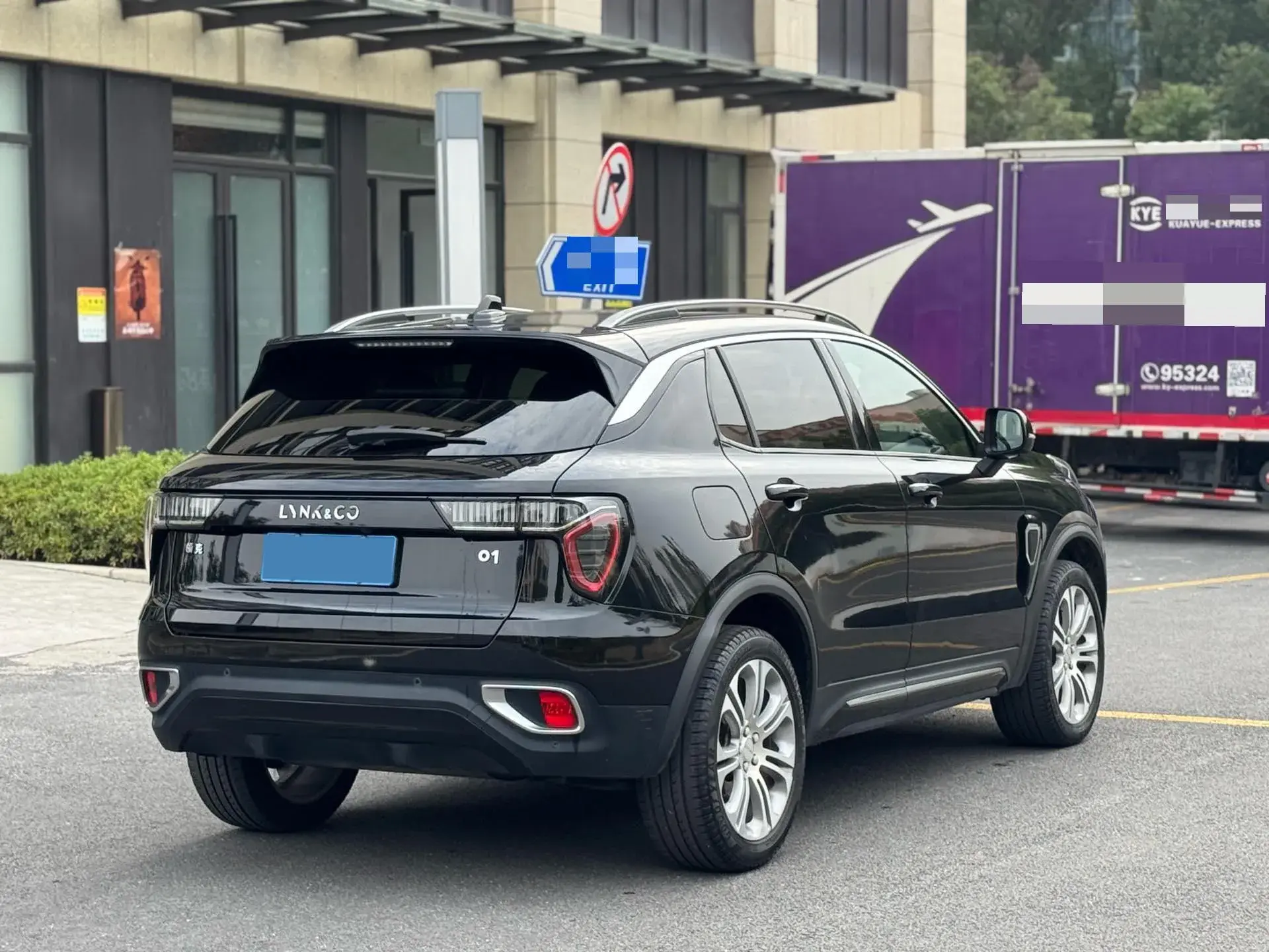 2019 LYNK&CO 01 thumbnail 4