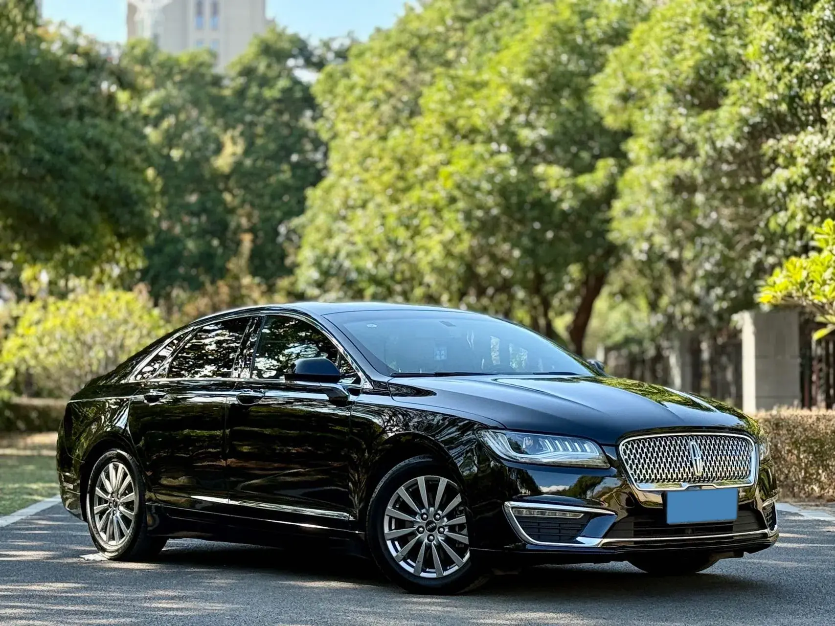2018 LINCOLN MKZ thumbnail 3