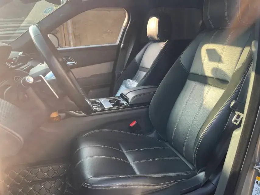 2019 LAND ROVER thumbnail 3