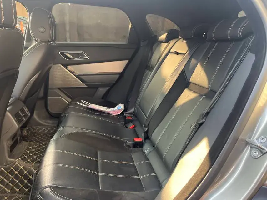 2019 LAND ROVER thumbnail 4