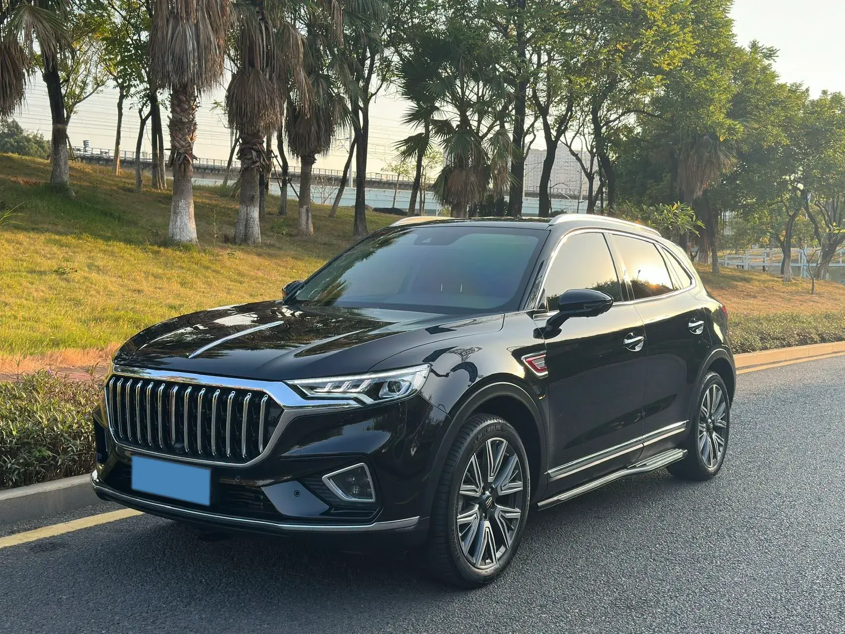 2022 HONGQI HS5 view 1