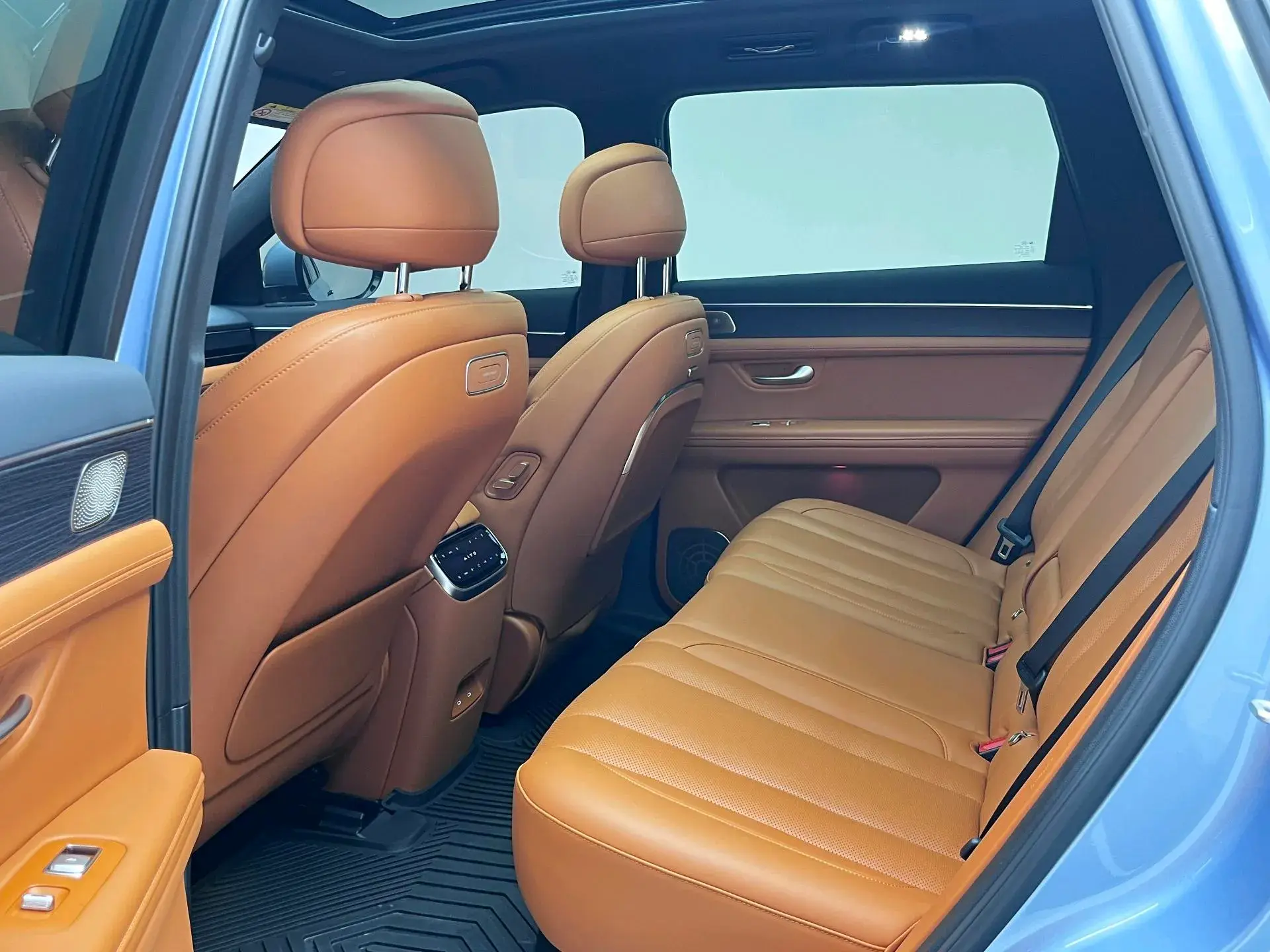 2024 AITO AITO thumbnail 4