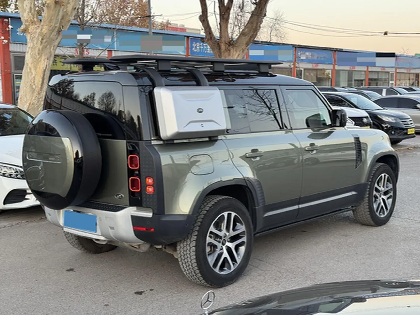 2023 LAND ROVER thumbnail 4