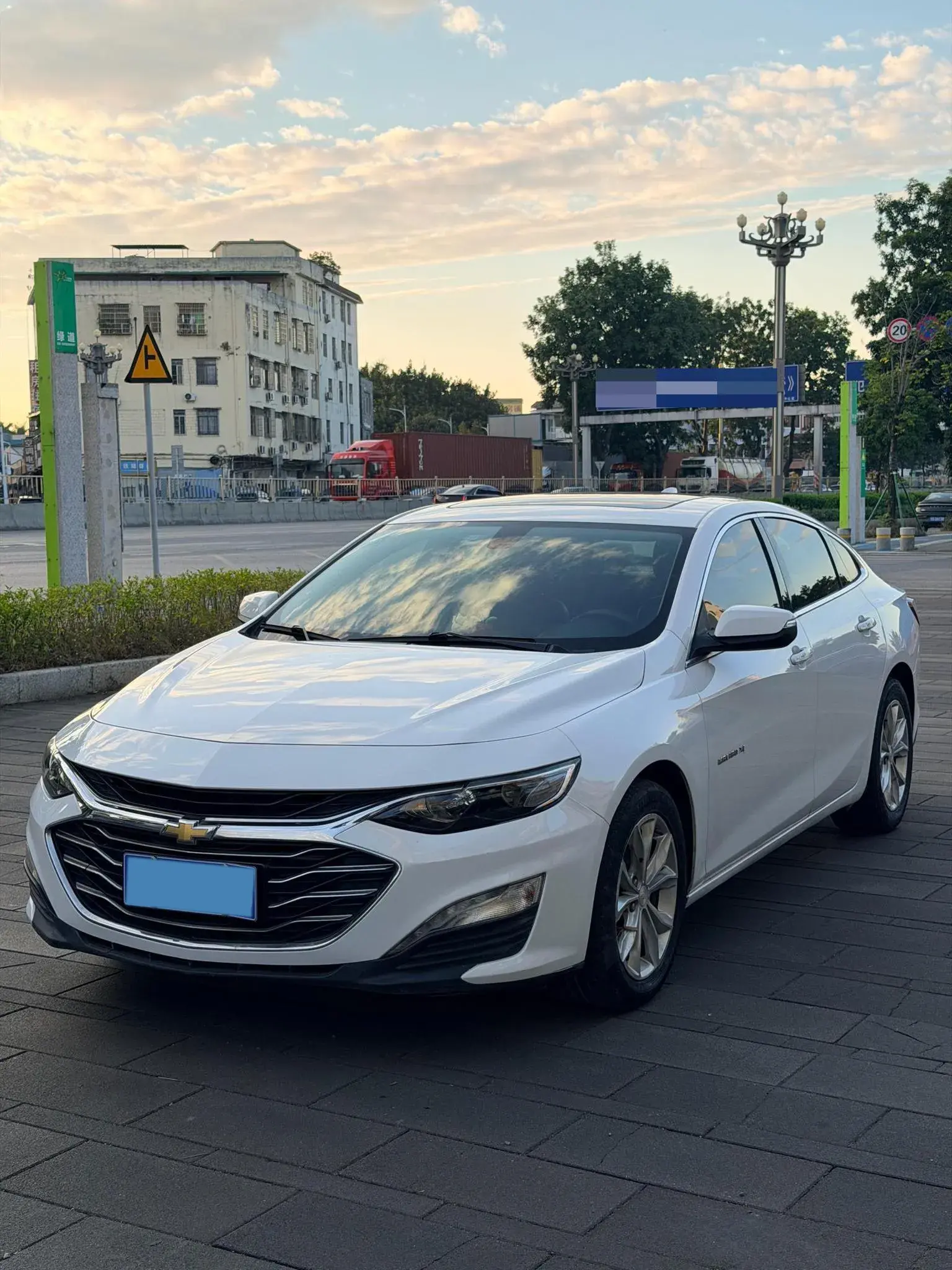 2019 CHEVROLET MALIBU view 1