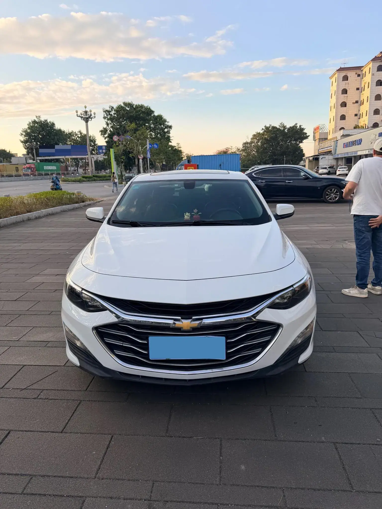 2019 CHEVROLET MALIBU thumbnail 2