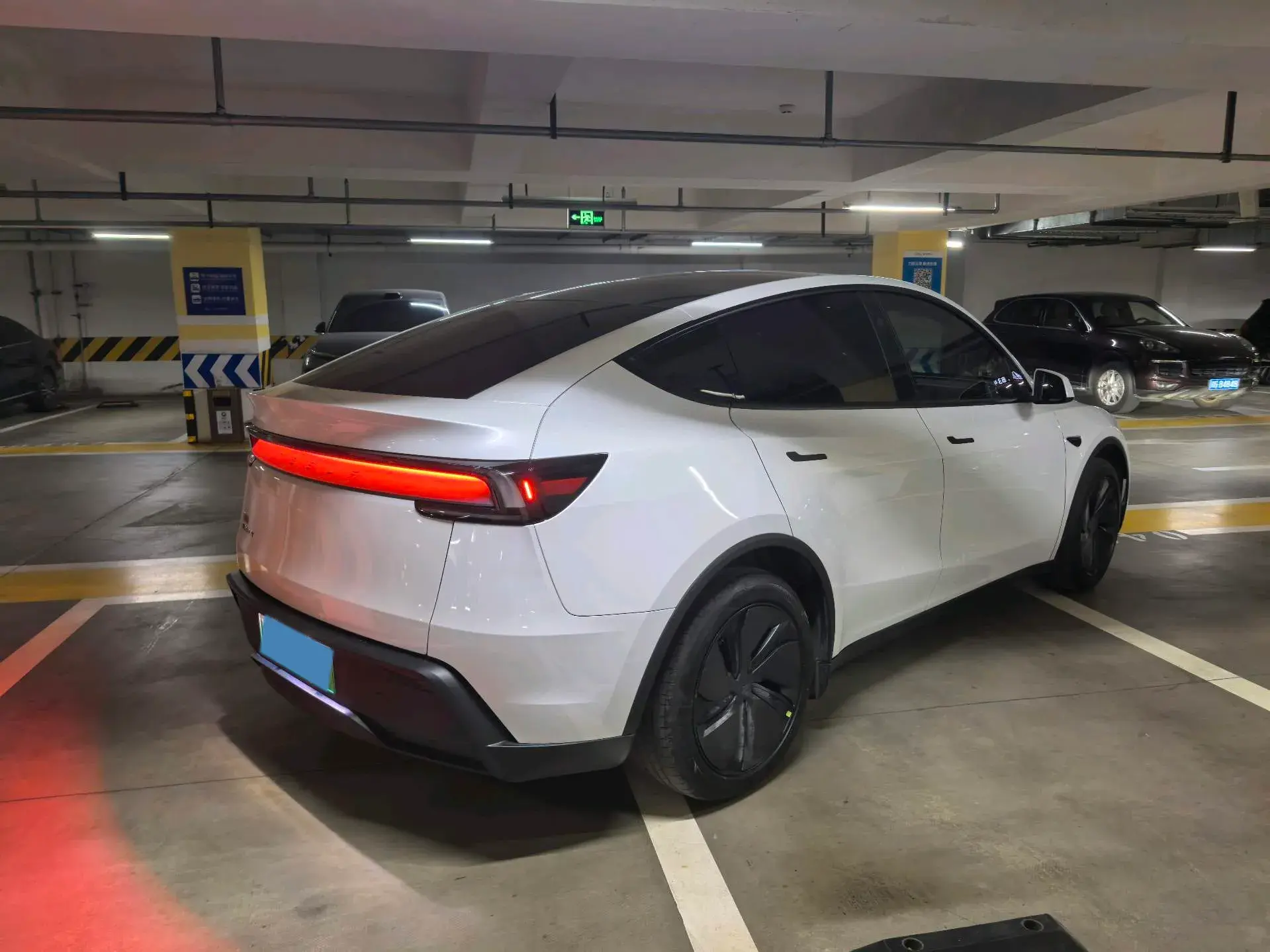 2025 TESLA MODEL thumbnail 2