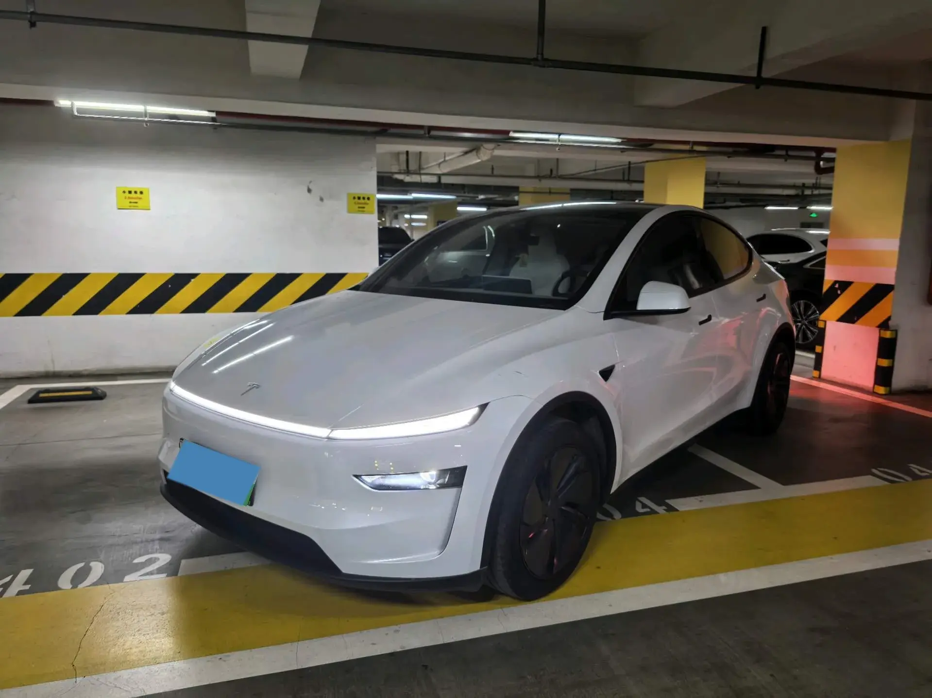 2025 TESLA MODEL view 1