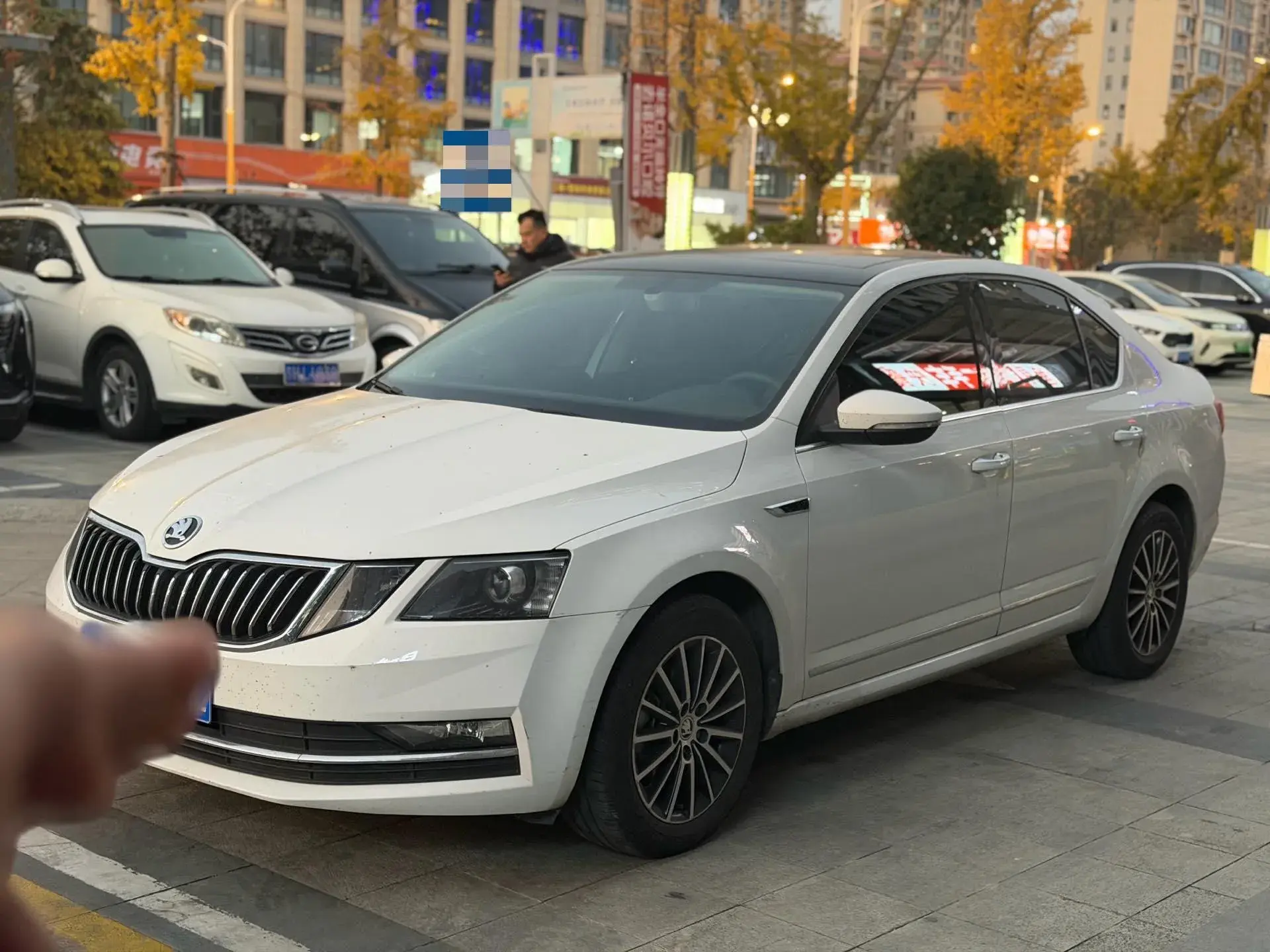 2019 SKODA OCTAVIA view 1