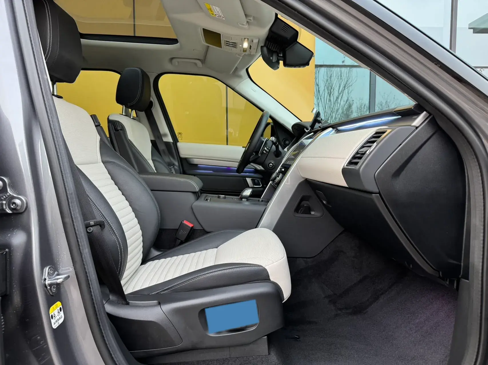 2021 LAND ROVER thumbnail 4