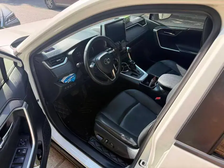 2020 TOYOTA RAV4 thumbnail 4