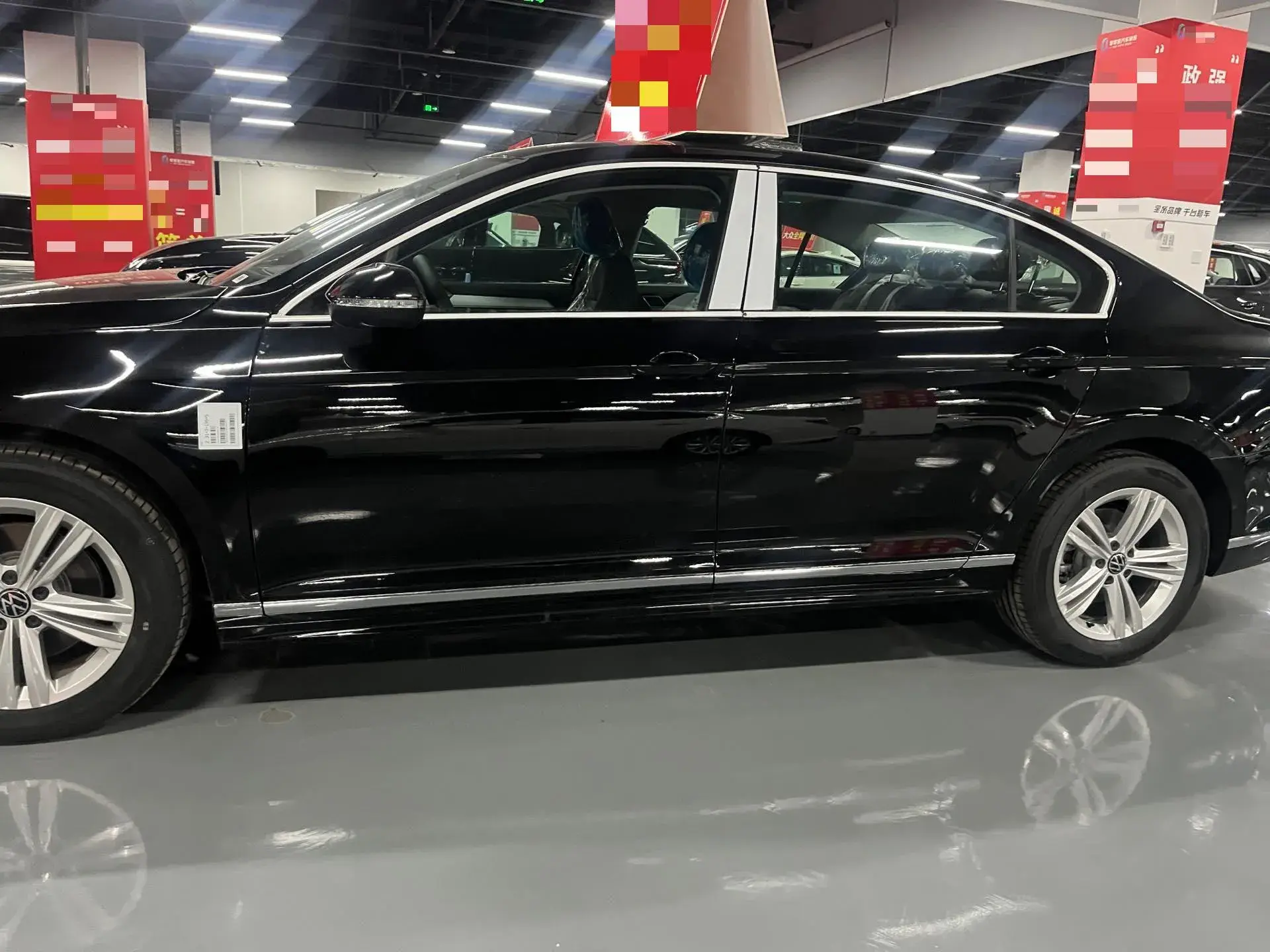 2025 VOLKSWAGEN MAGOTAN thumbnail 3