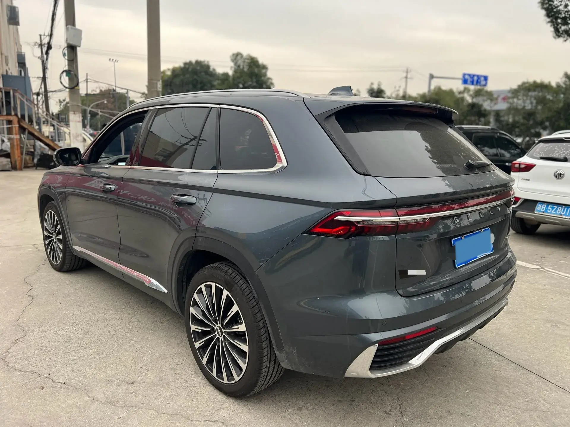 2025 GEELY MONJARO thumbnail 3