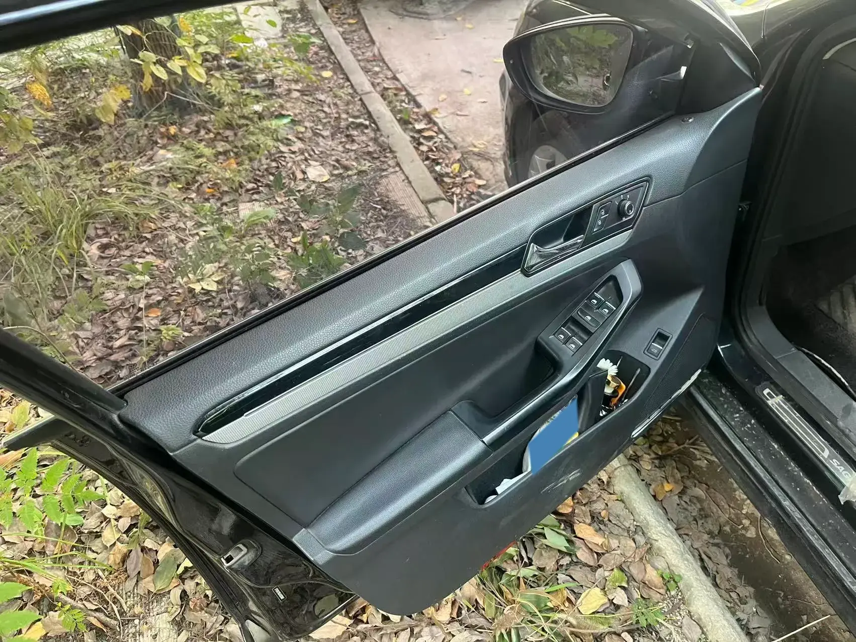 2018 VOLKSWAGEN SAGITAR thumbnail 3