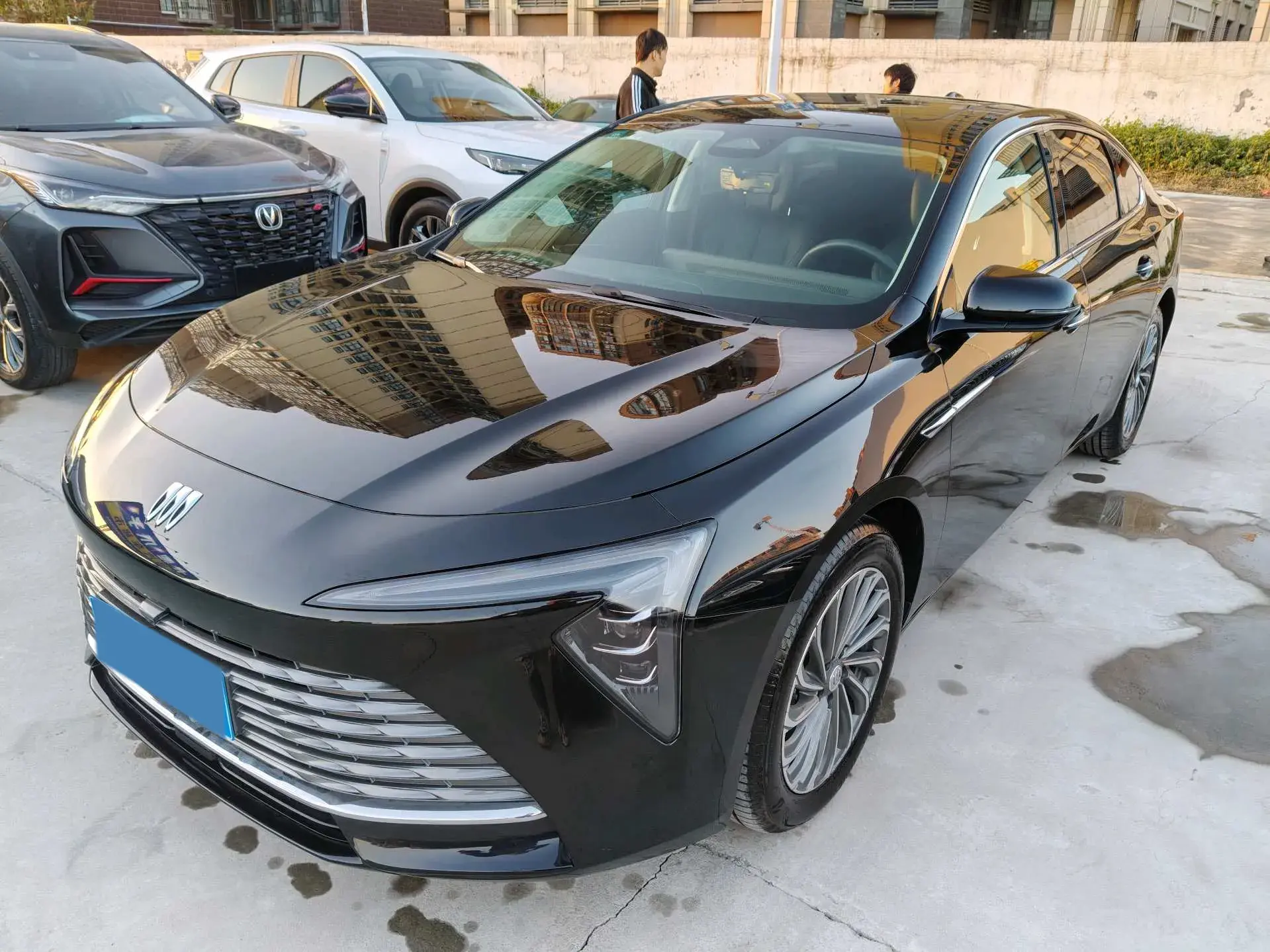 2023 BUICK LARCOSSE view 1