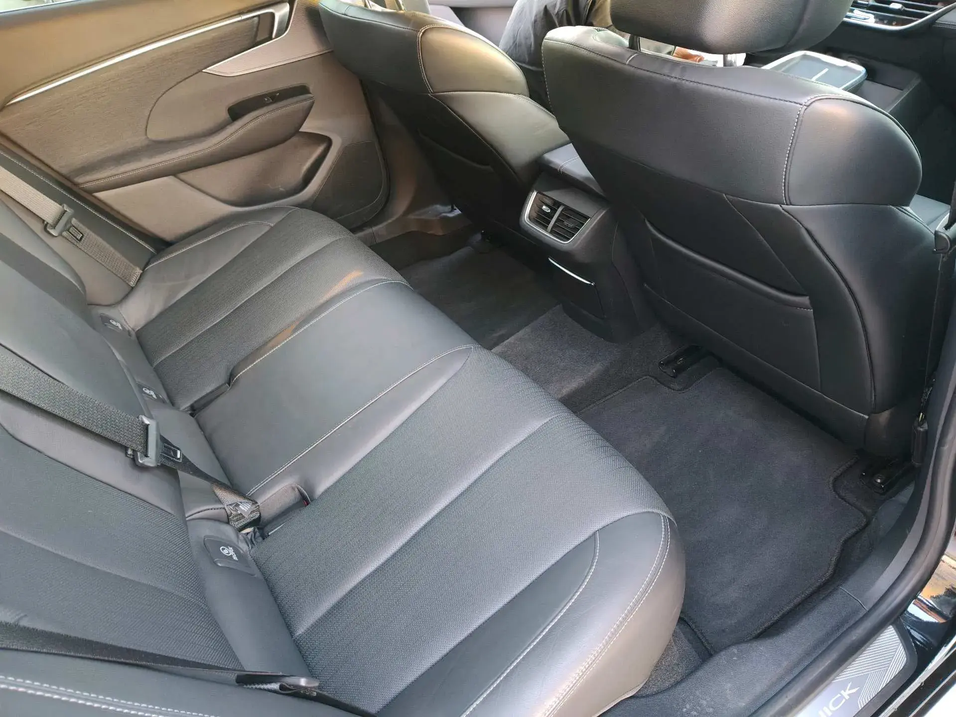 2023 BUICK LARCOSSE thumbnail 3