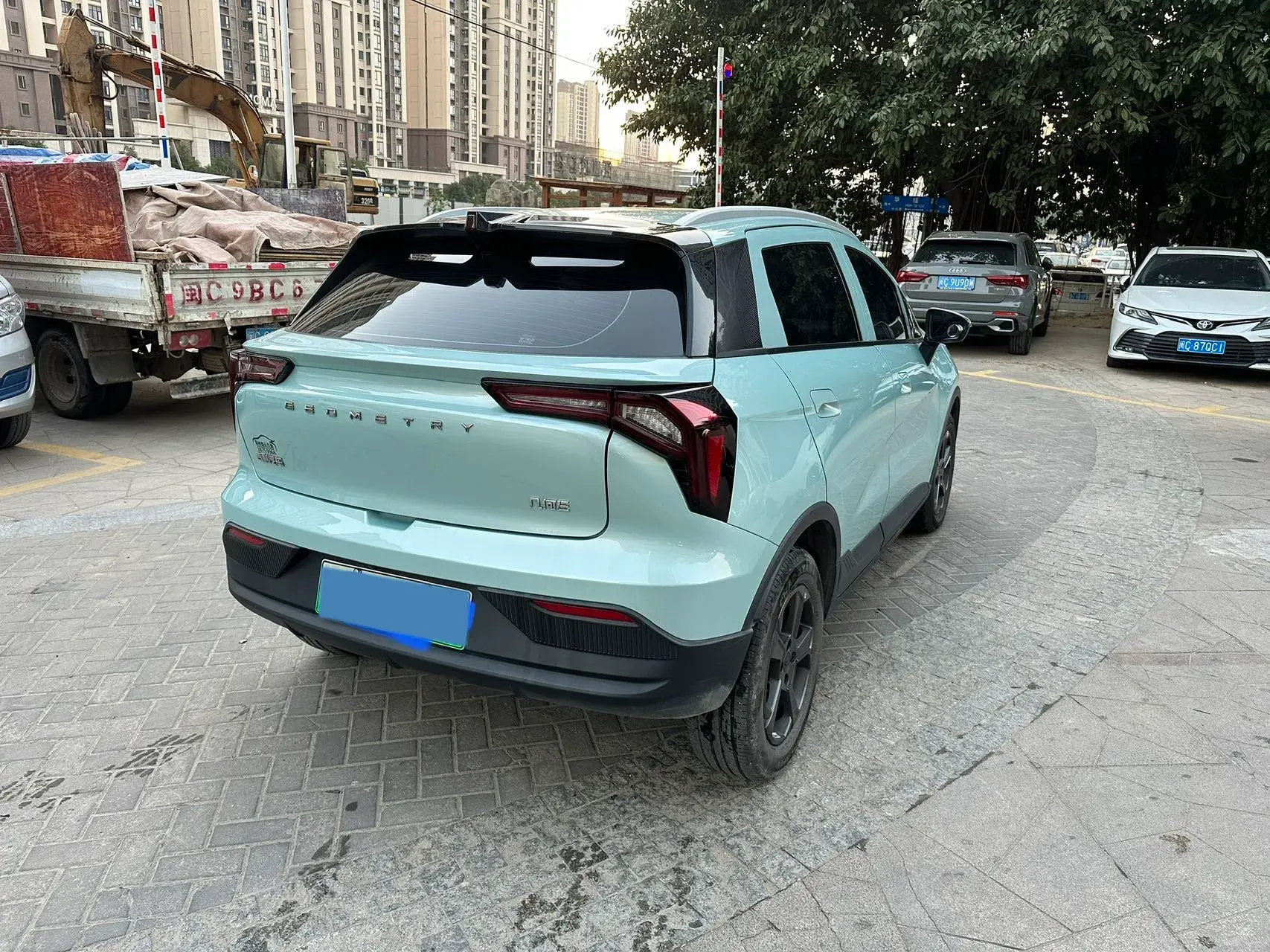 2022 GEOMETRY E thumbnail 4