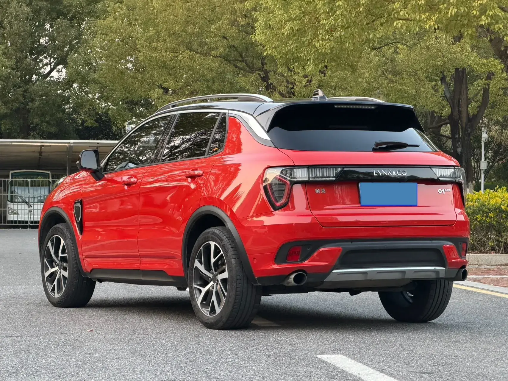 2017 LYNK&CO 01 thumbnail 4