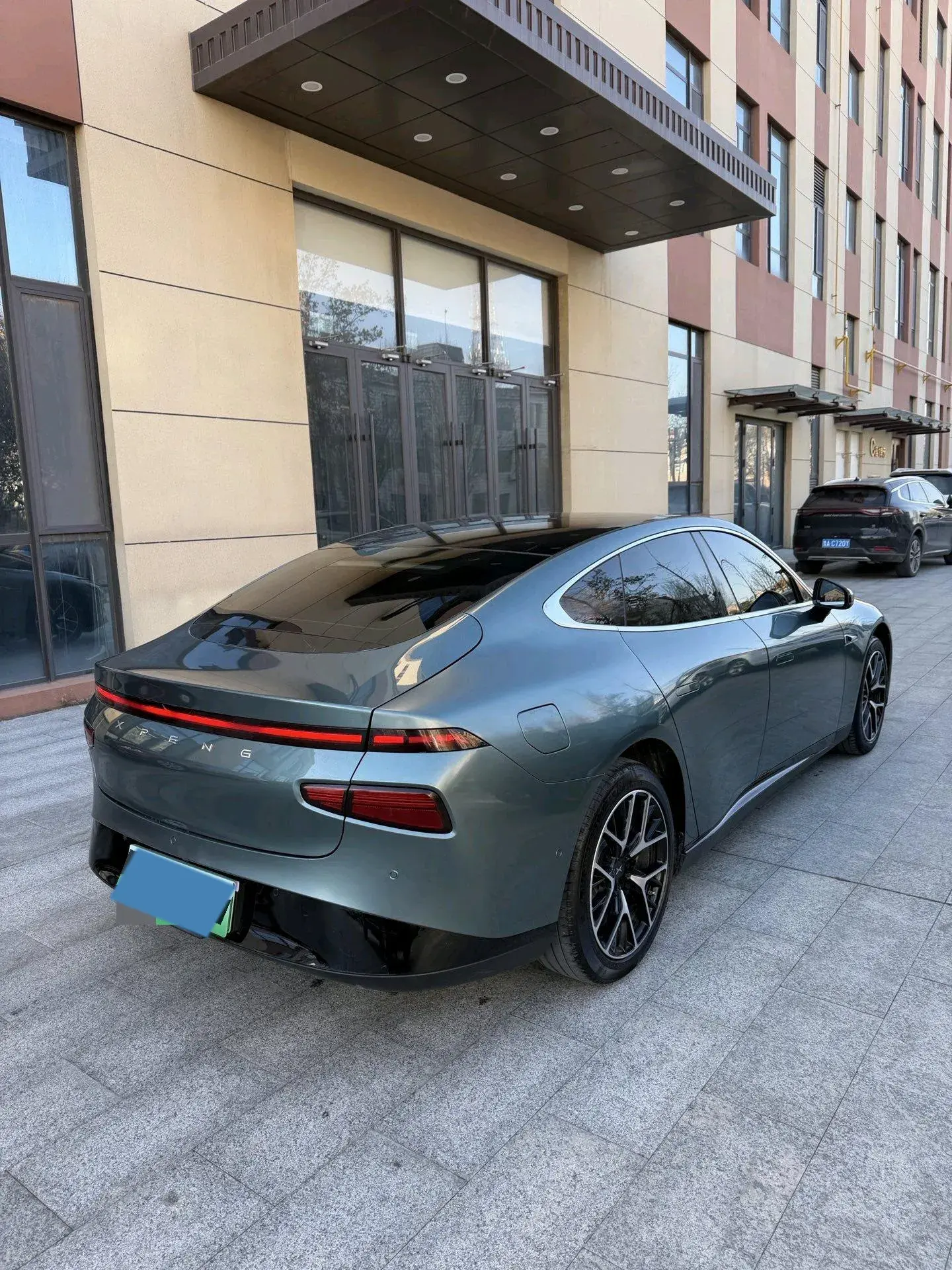 2023 XPENG P7 thumbnail 4