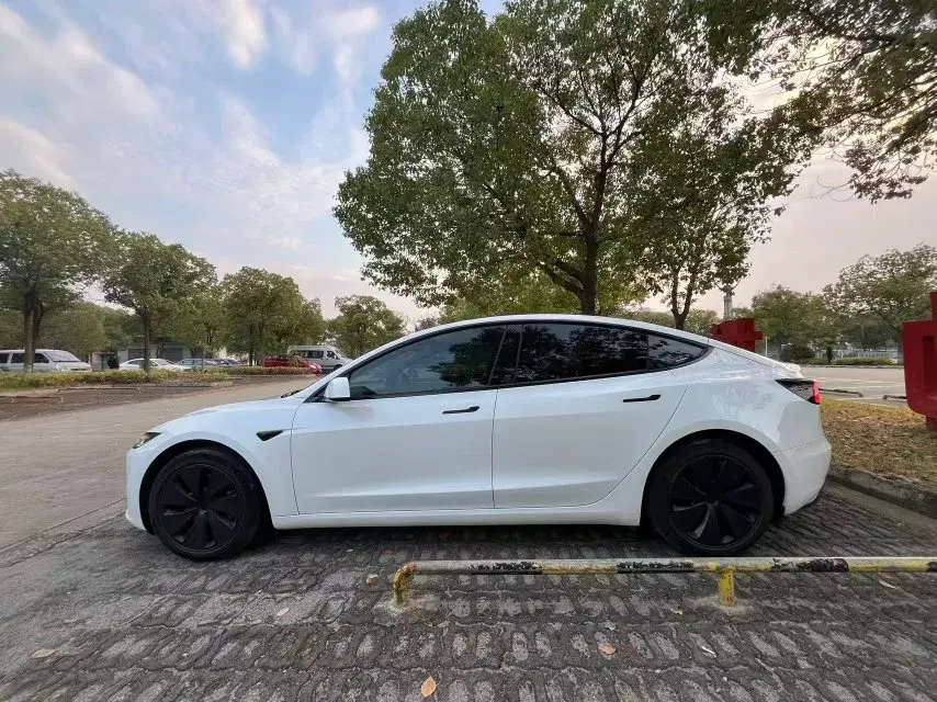 2023 TESLA MODEL thumbnail 3