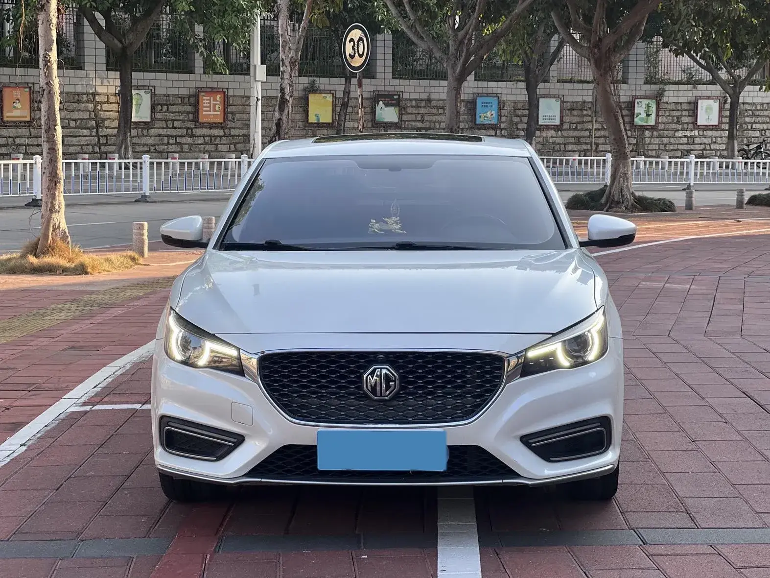 2017 MG MG6 thumbnail 2