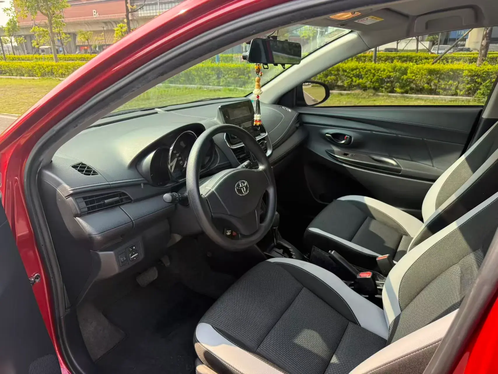 2021 TOYOTA YARIS thumbnail 4