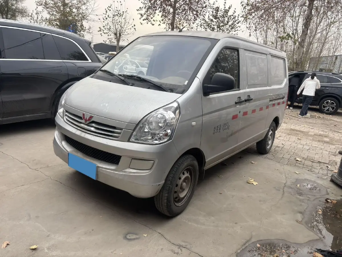 2022 WuLing RongGuang S 1.2L 76HP L4 5MT