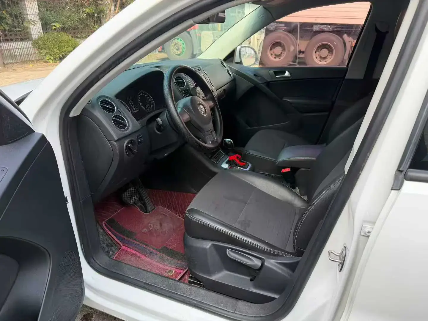 2016 VOLKSWAGEN TIGUAN thumbnail 4