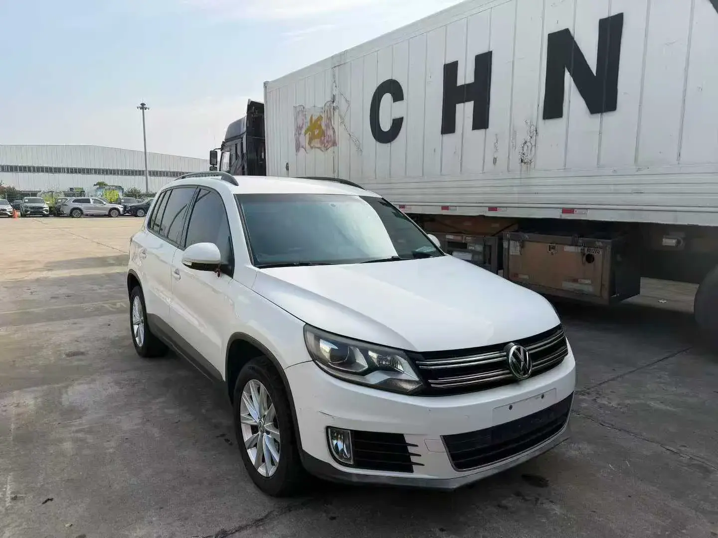 2016 VOLKSWAGEN TIGUAN thumbnail 3