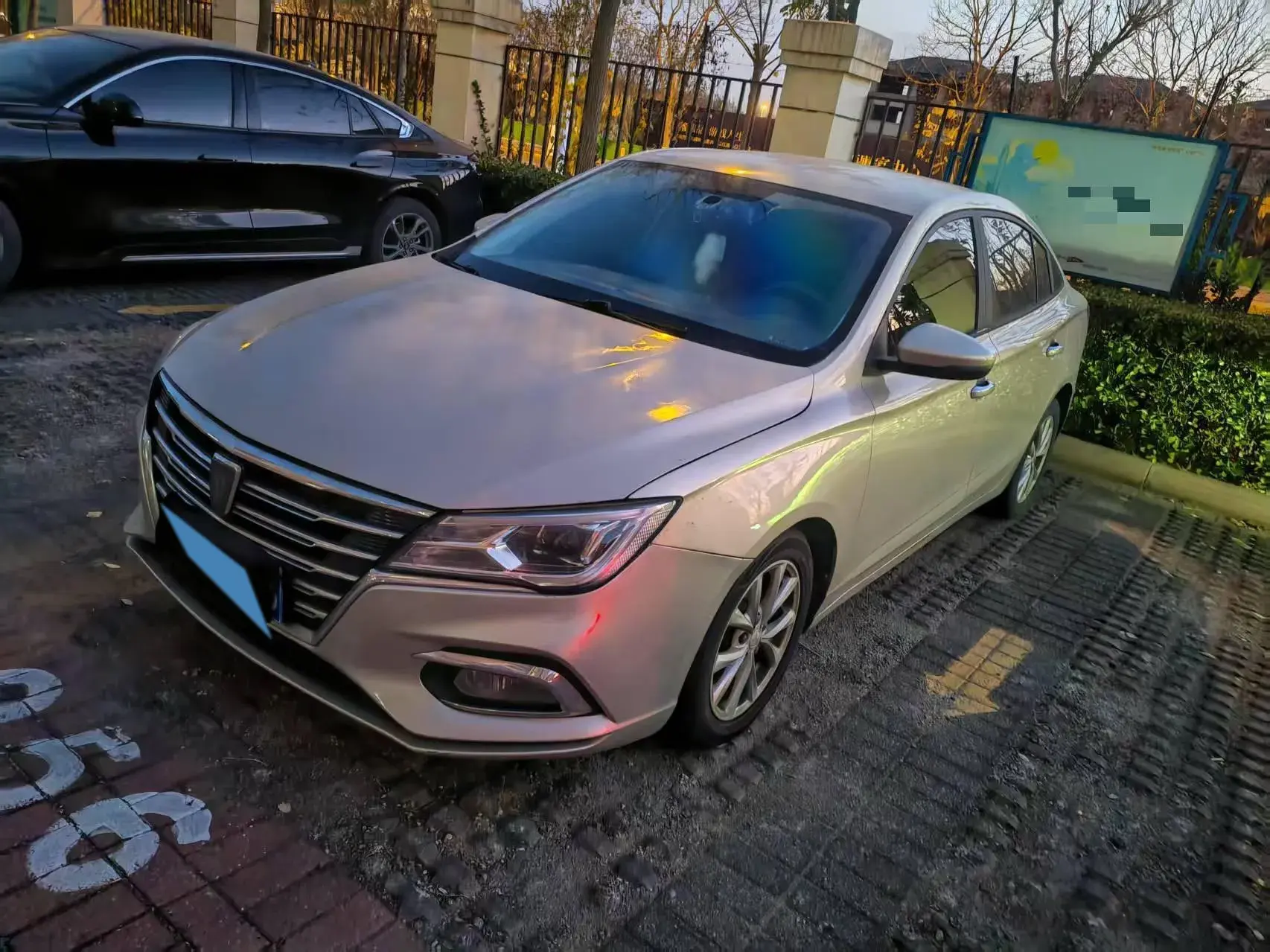 2020 ROEWE I5 view 1