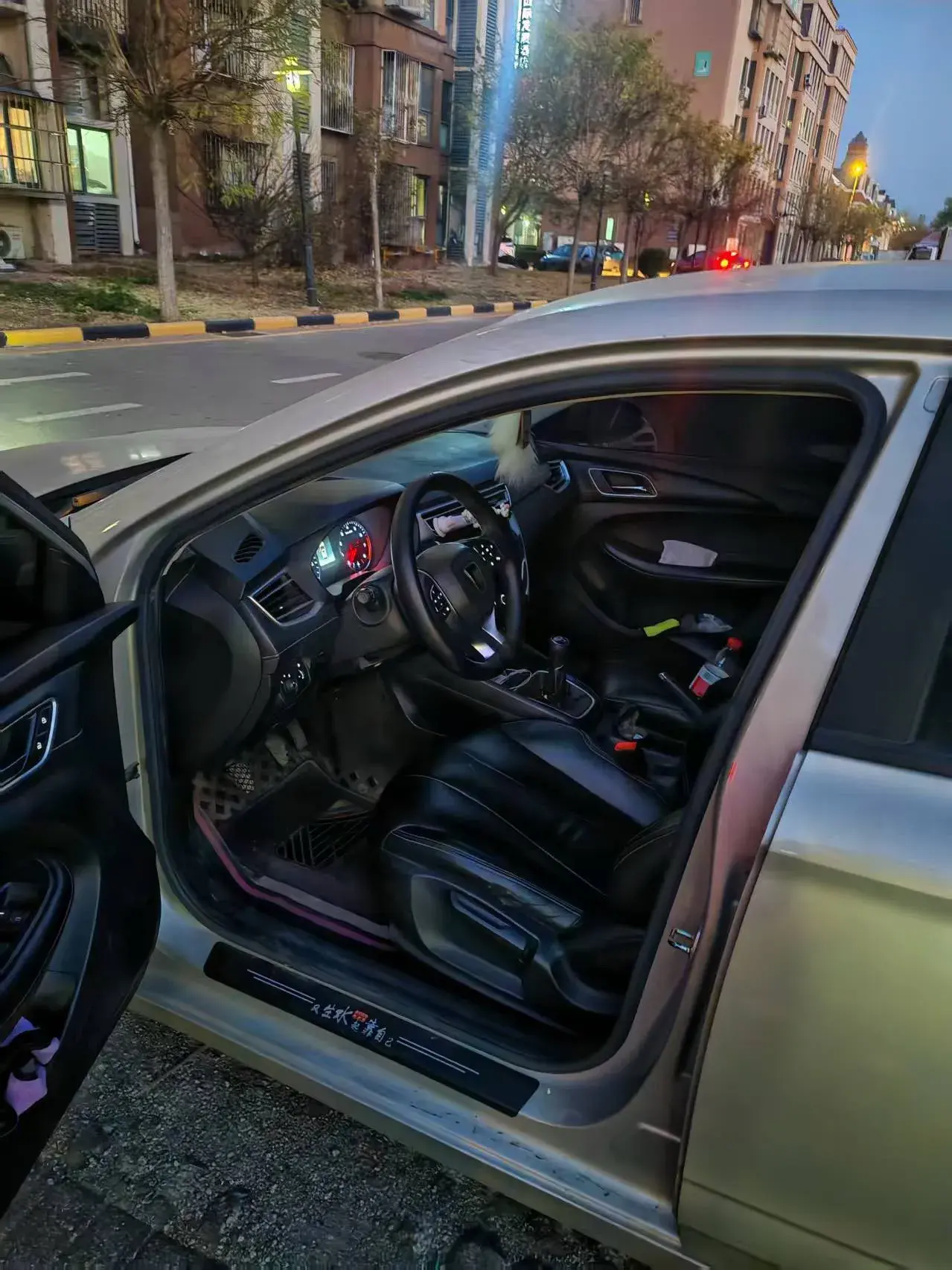 2020 ROEWE I5 thumbnail 3