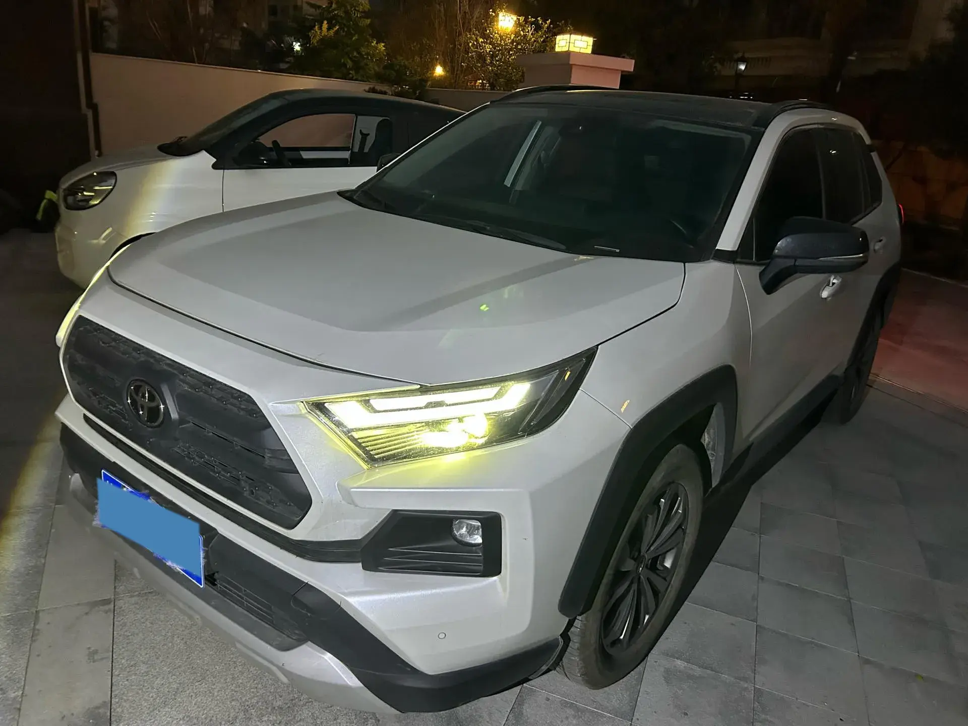 2024 TOYOTA RAV4 view 1