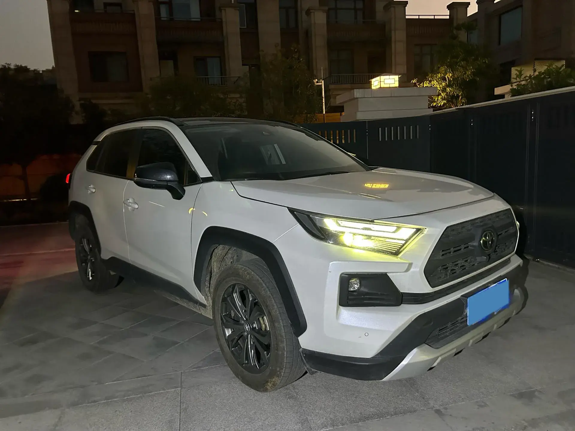 2024 TOYOTA RAV4 thumbnail 3