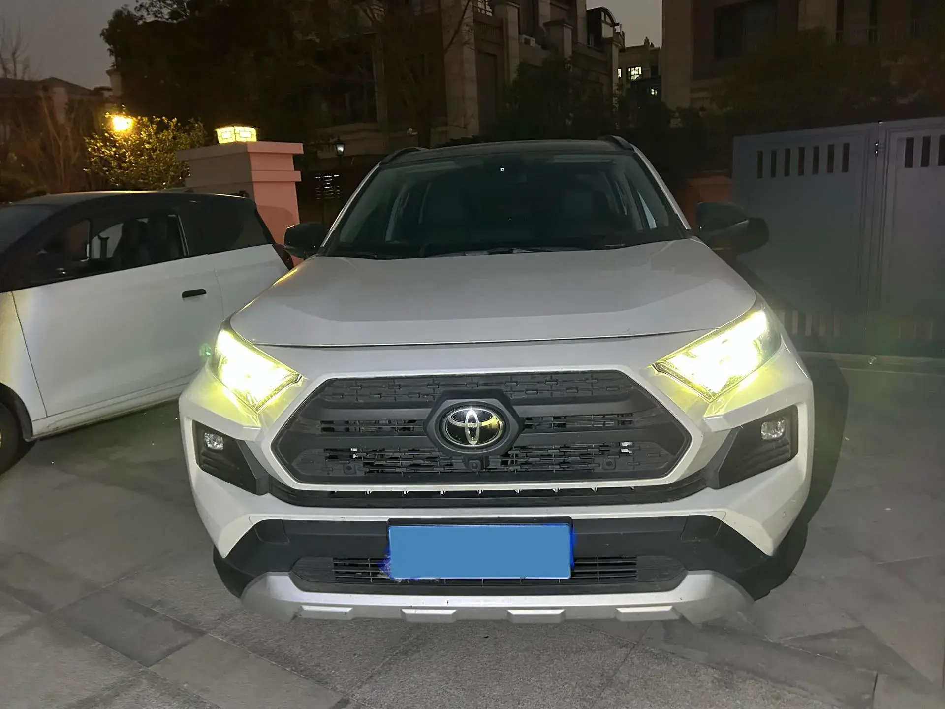 2024 TOYOTA RAV4 thumbnail 2