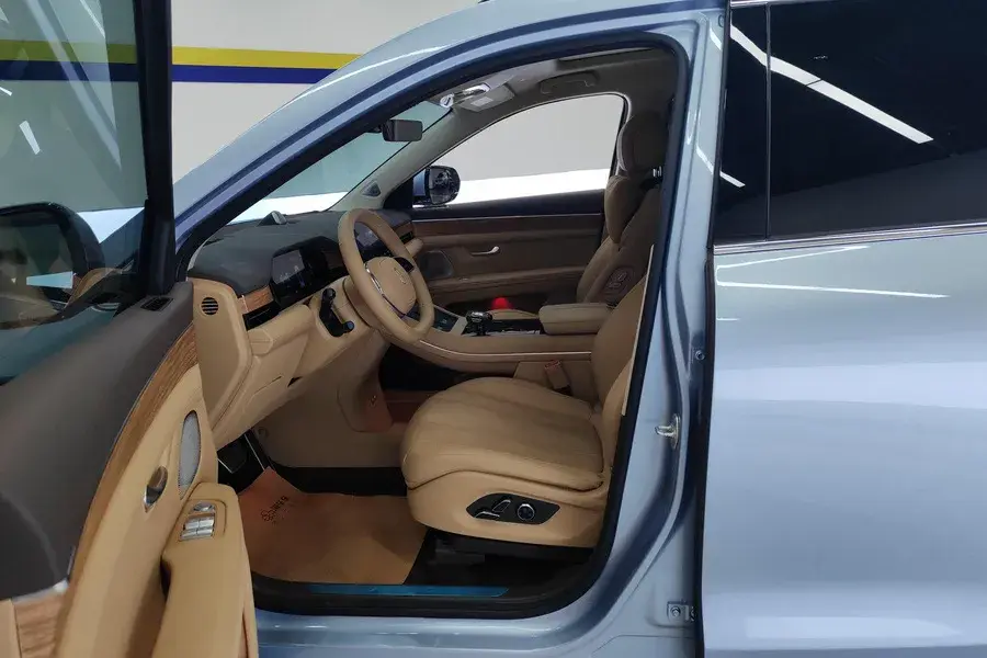 2024 AITO AITO thumbnail 4