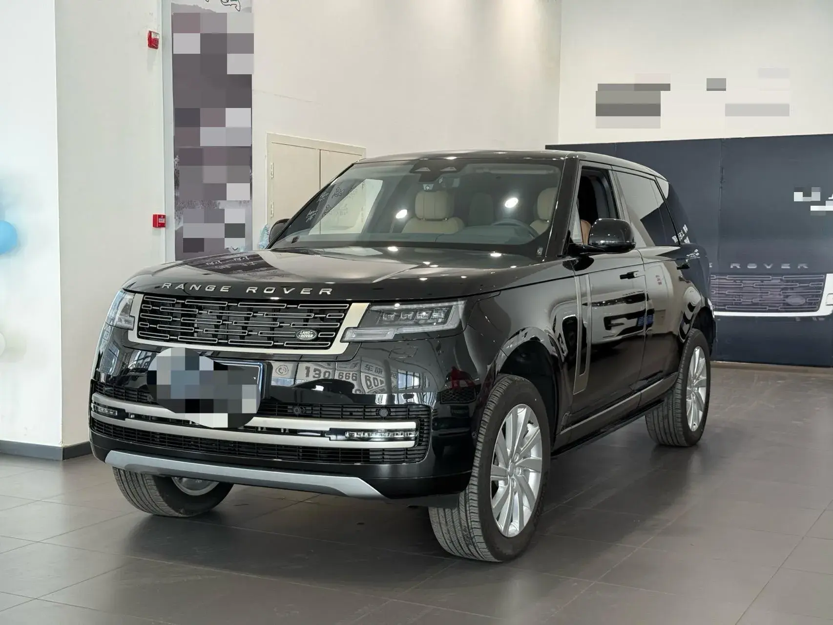 2025 LAND ROVER view 1