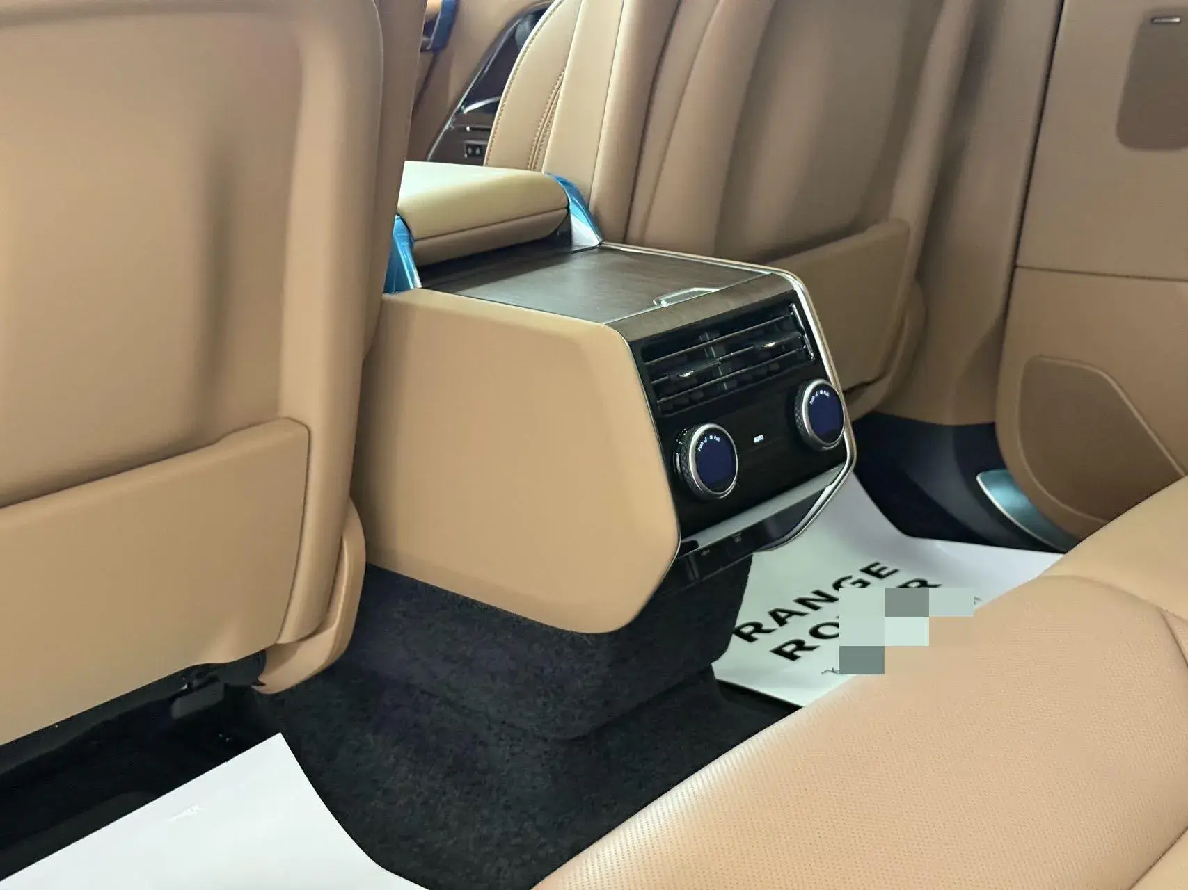 2025 LAND ROVER thumbnail 4