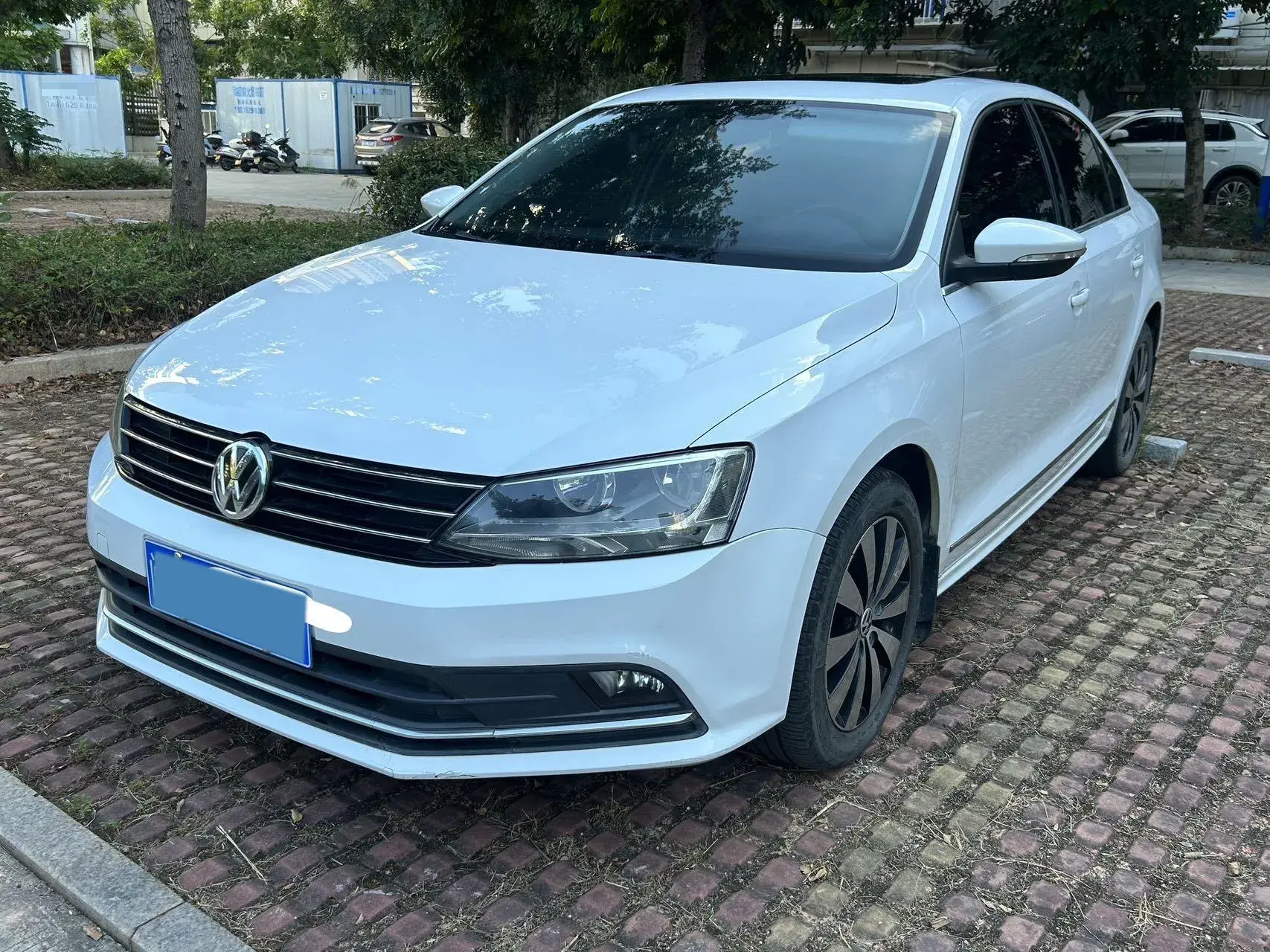 2018 VOLKSWAGEN SAGITAR view 1