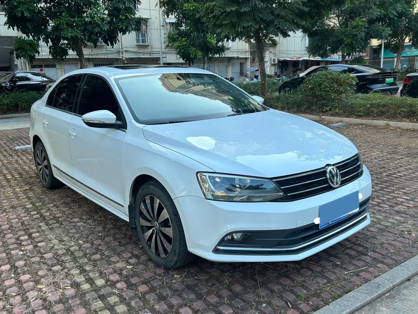 2018 VOLKSWAGEN SAGITAR thumbnail 2