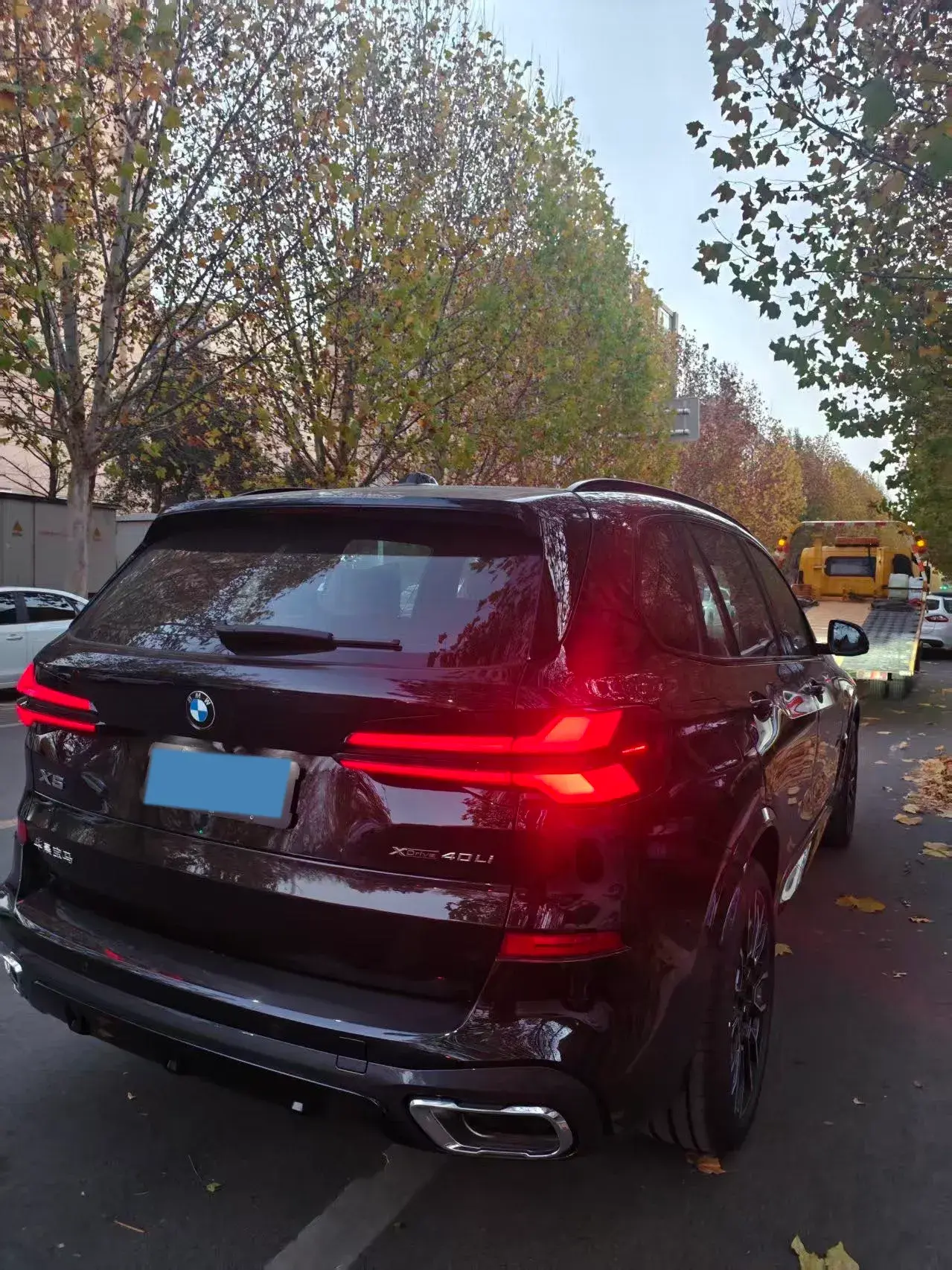 2025 BMW IX1 thumbnail 4