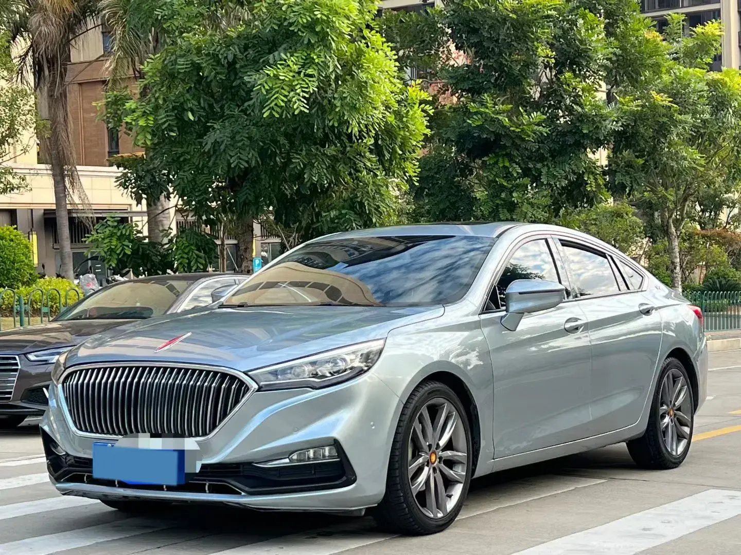 2018 HONGQI H5 view 1