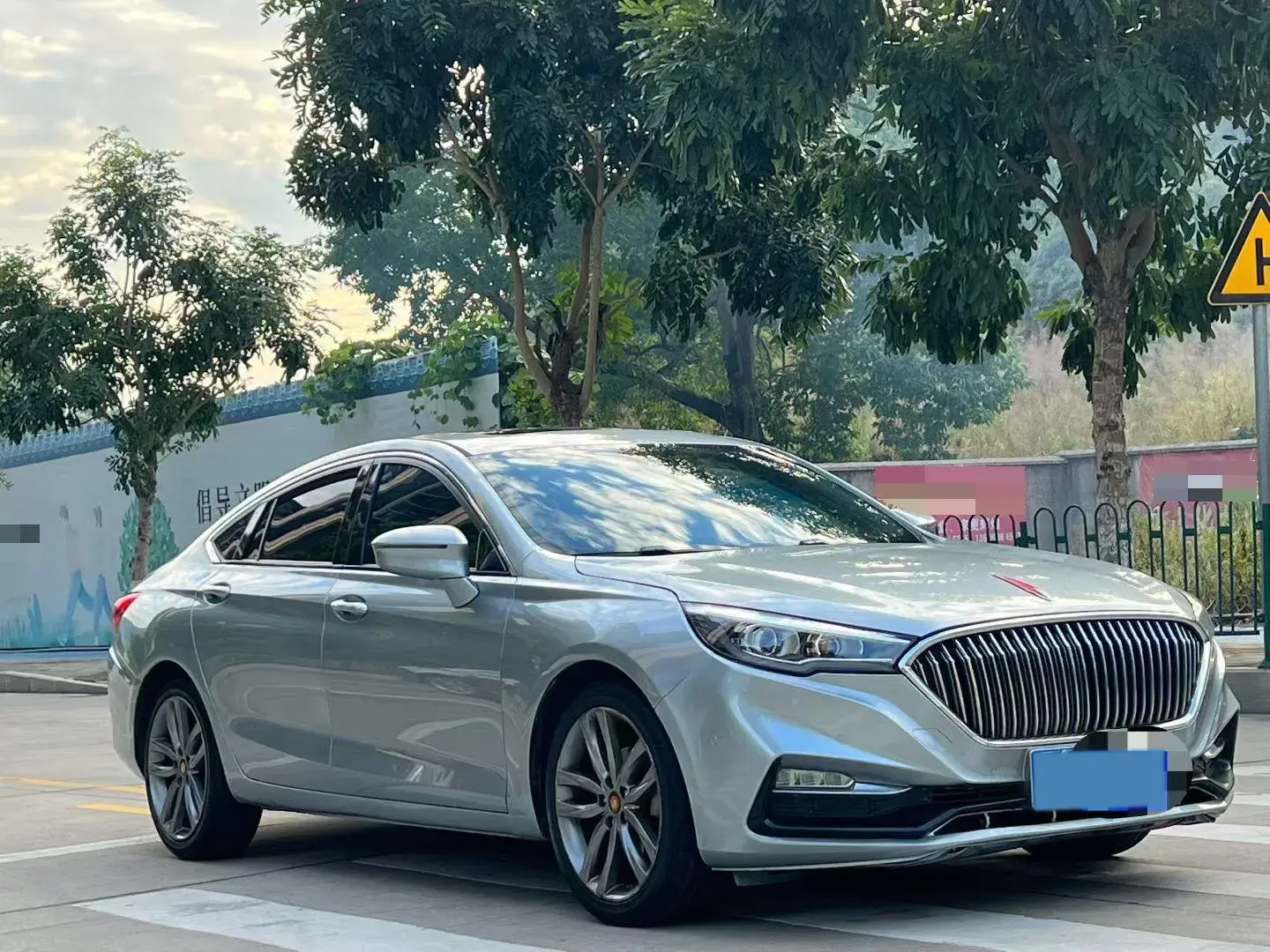 2018 HONGQI H5 thumbnail 2