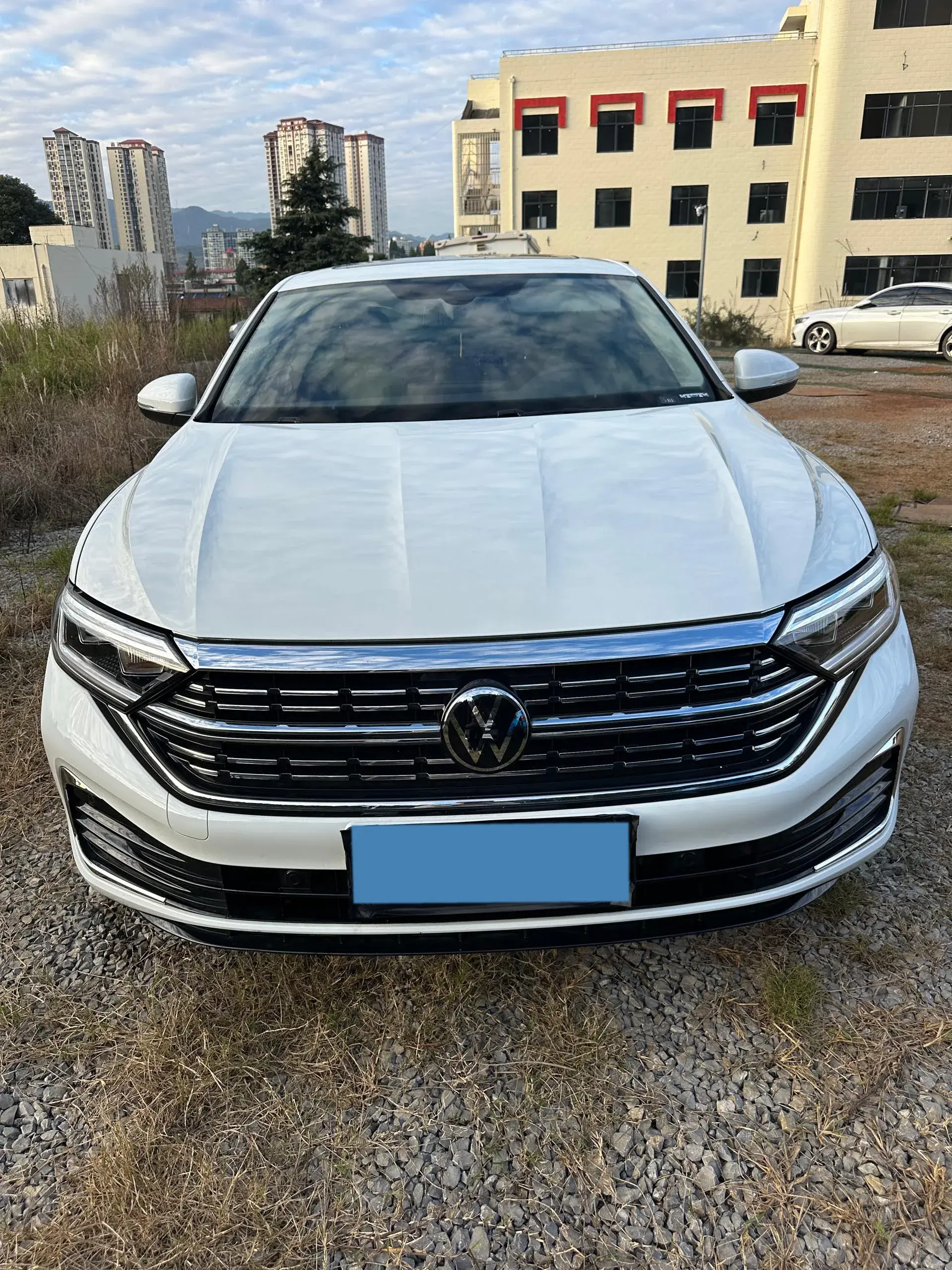 2024 VOLKSWAGEN SAGITAR thumbnail 2