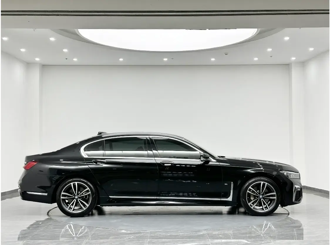 2019 BMW 7 thumbnail 4