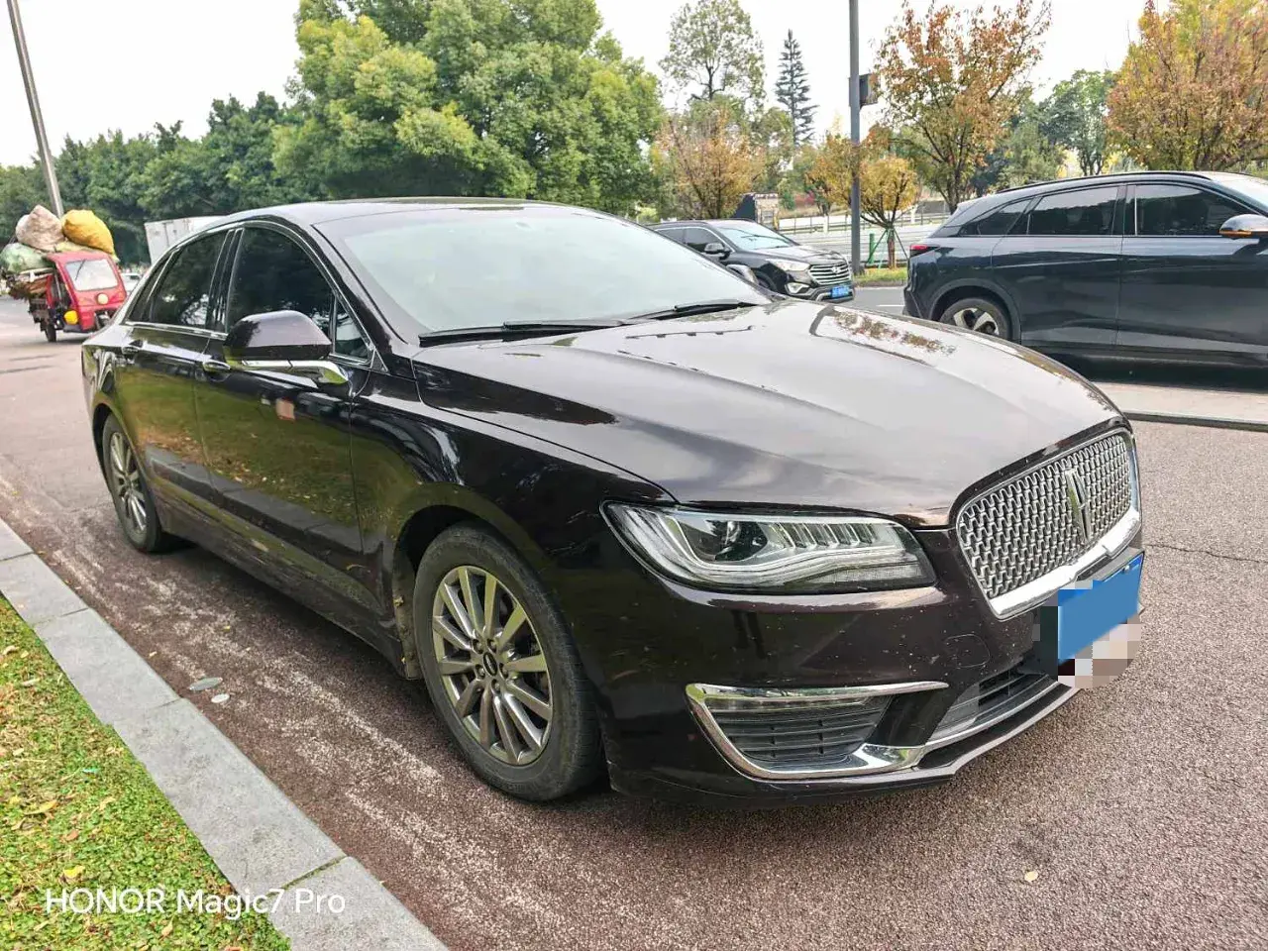 2020 LINCOLN MKZ thumbnail 3