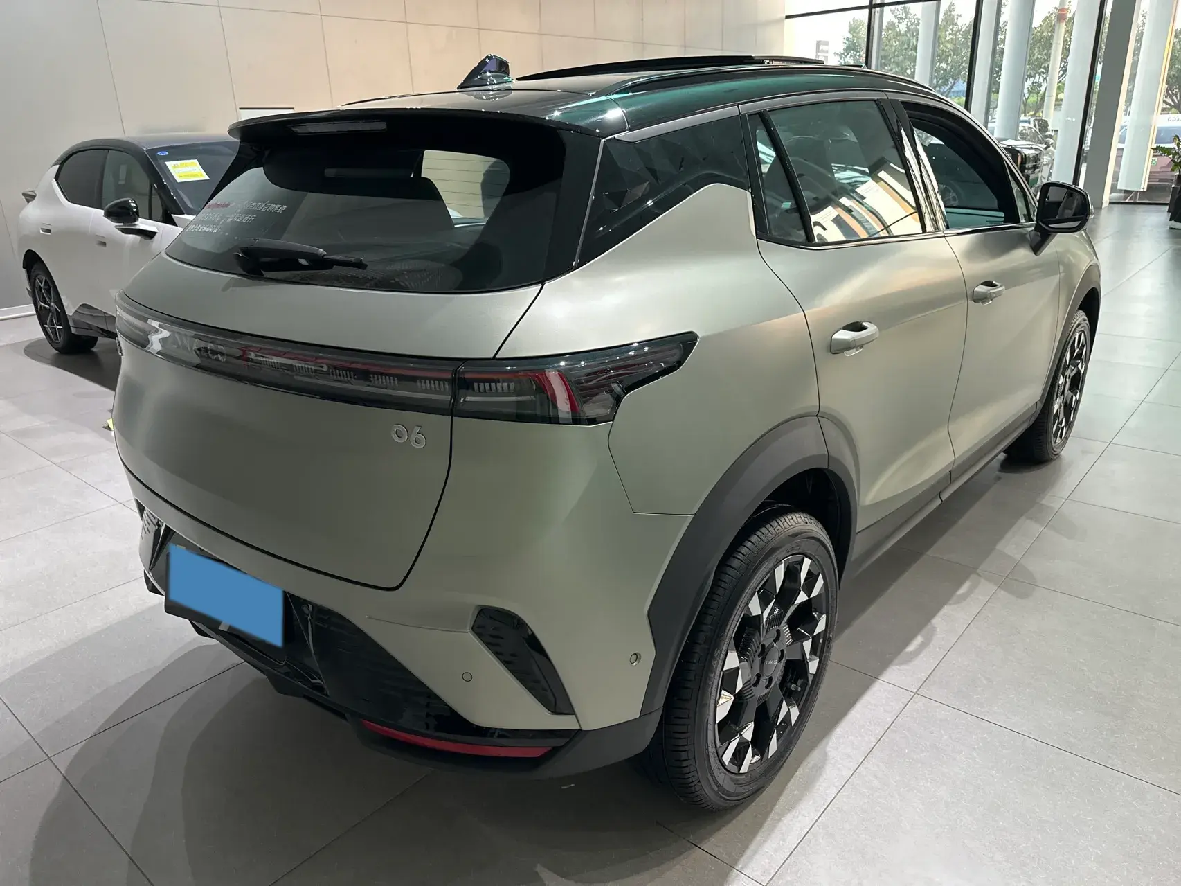 2023 LYNK&CO 06 thumbnail 4